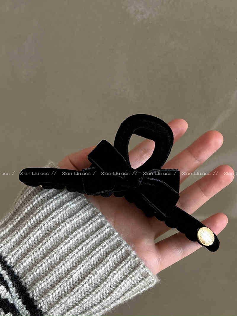 Elegant Black Velvet Bow Claw Clip for Women - 2024 High-End Hair Accessory