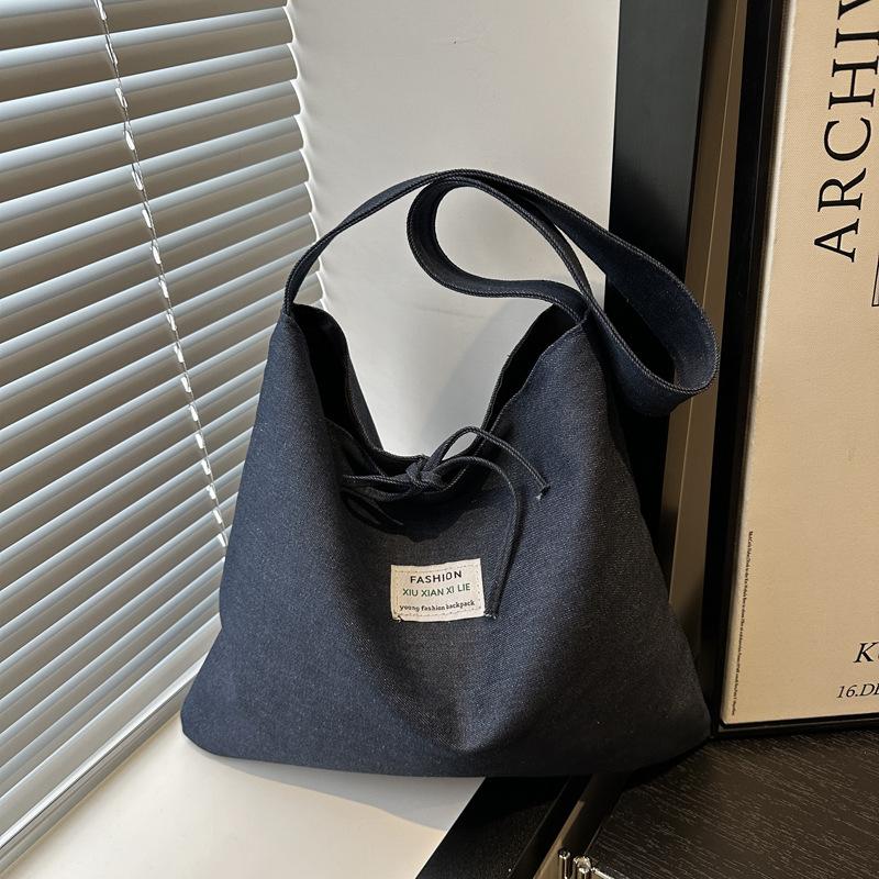 Spring and Summer Large Capacity Denim Bag for Women New Versatile Casual Shoulder Bag Fashionable Commuter Tote Bag