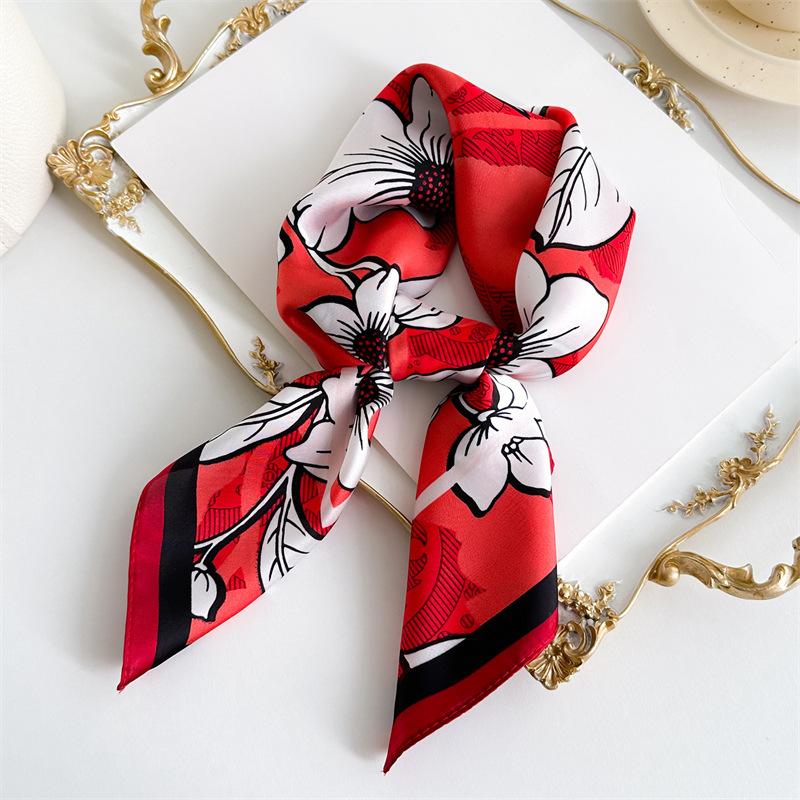 Écharpe florale pour femme style luxe léger imprimée 71 cm petit foulard carré foulard en soie simulée polyvalent professionnel foulard en soie d'été nouveau