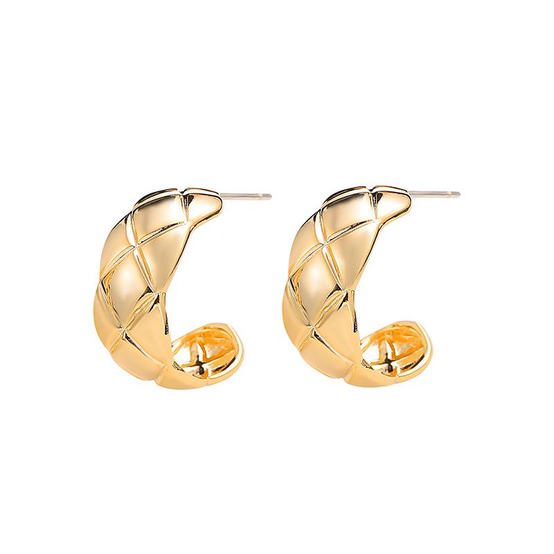 Cold Style Plaid Earrings: Non-Pierced Clip-On French Fashion for Women