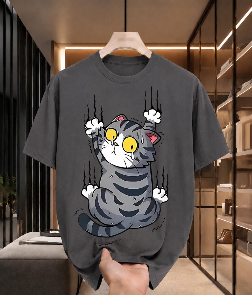 2026 New Arrival Pure Cotton Tshirt Cartoon Scared Tabby Cat Scratching Cloth Print Crew Neck Unisex Casual Short Sleeve