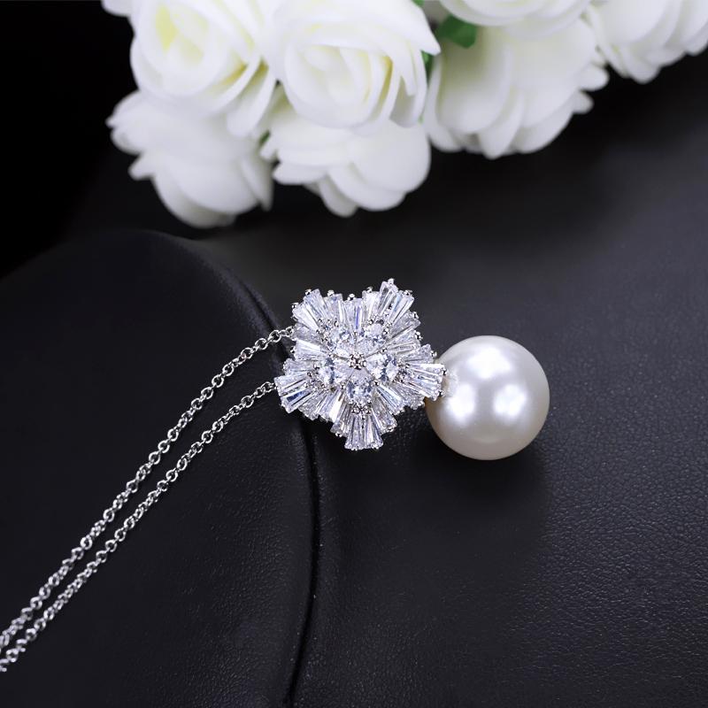 WWJ Qualitäts-Kubikzirkonia-Schnee-Blumen-rote Tropfen-Halsketten-Anhänger-Weihnachtsgeschenke