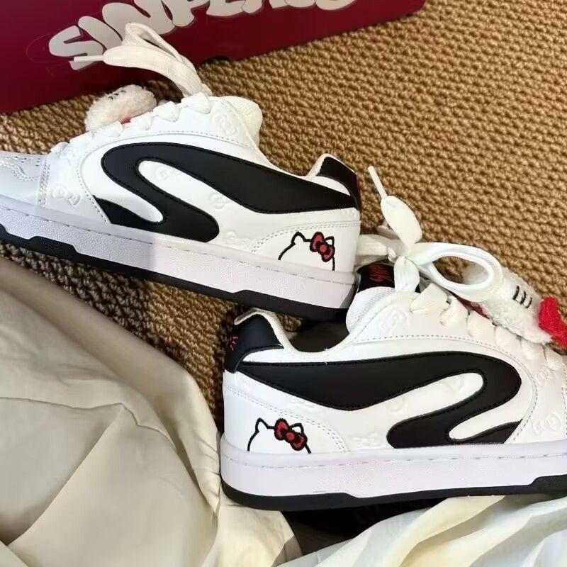 2025 New Retro Bread Shoes Women's Versatile Color Matching White Design Skateboard Shoes Classic High-value Casual Shoes Tide