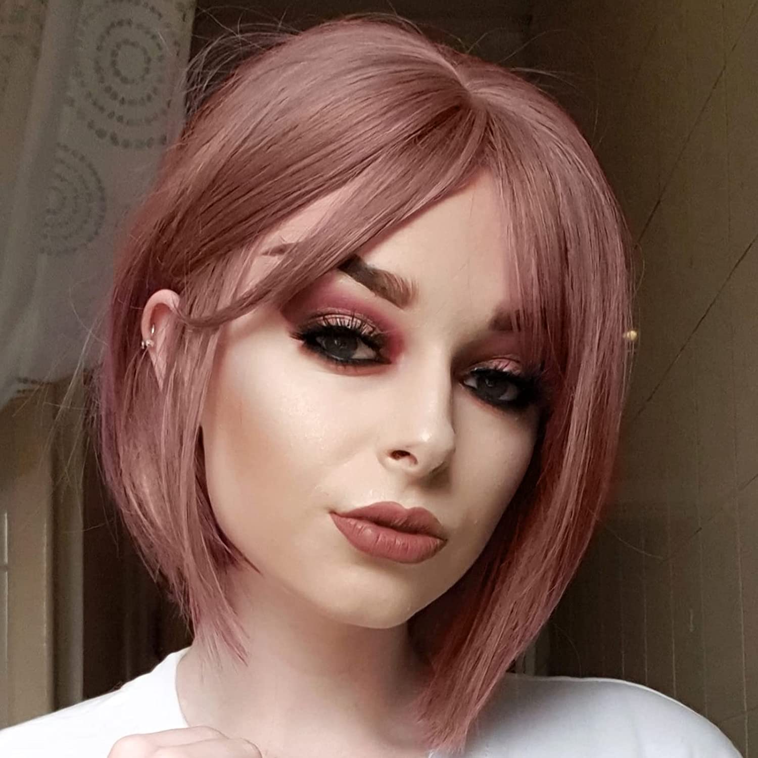 

XINRAN Короткий коричневый парик Боб с челкой Синтетические каштановые волосы Боб Парики для женщин Термостойкие парики Боб до плеч для повседневной вечеринки