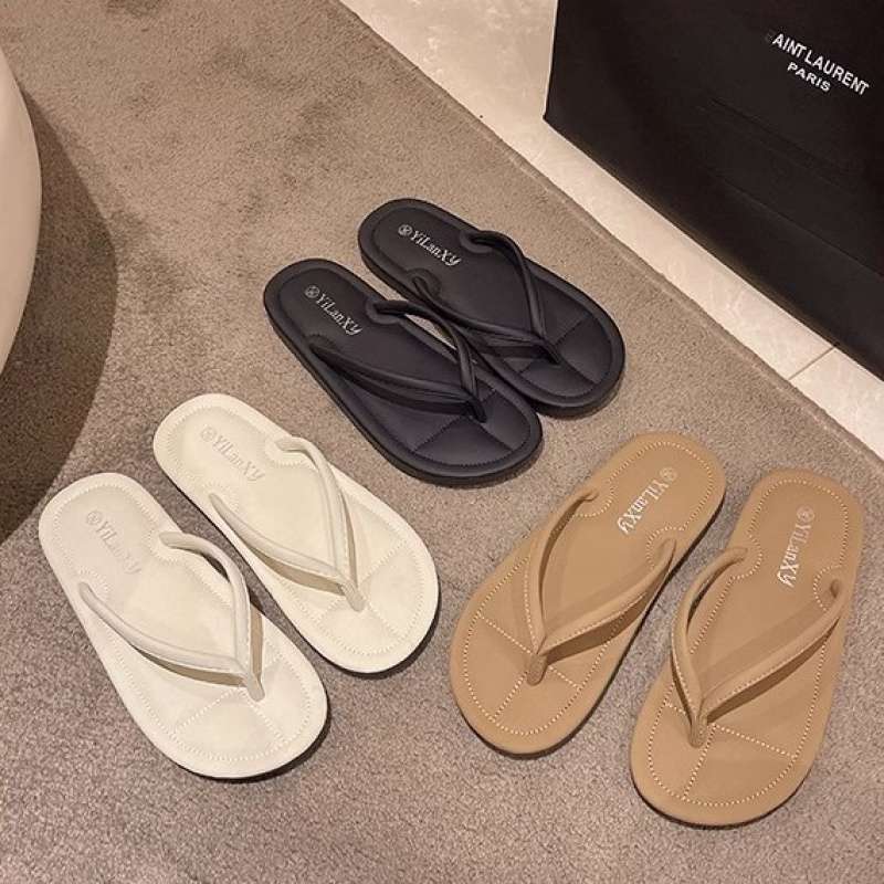 Beach flip-flops women's 2025 spring and summer new non-slip and wear-resistant pinch slippers flat bottom seaside toe sandals large size