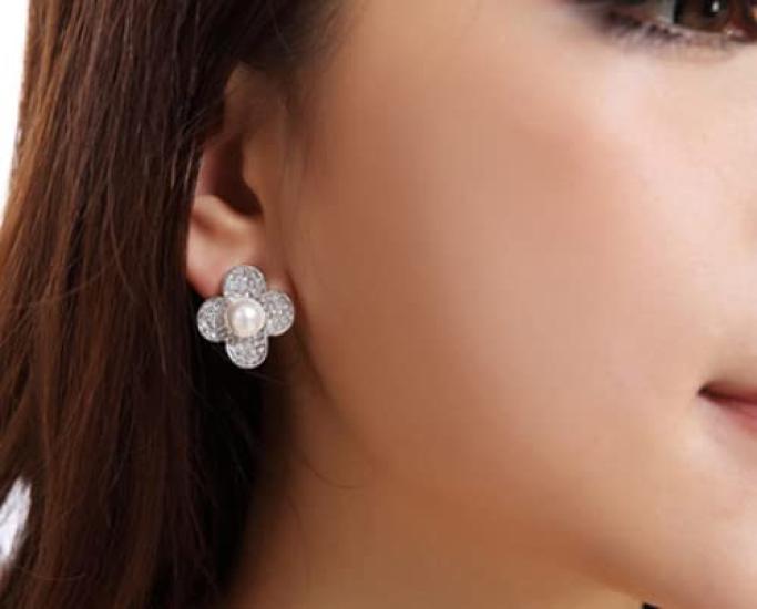 Avance Flower Bijou Pearl Earrings and Necklace 2-Piece Set for Women