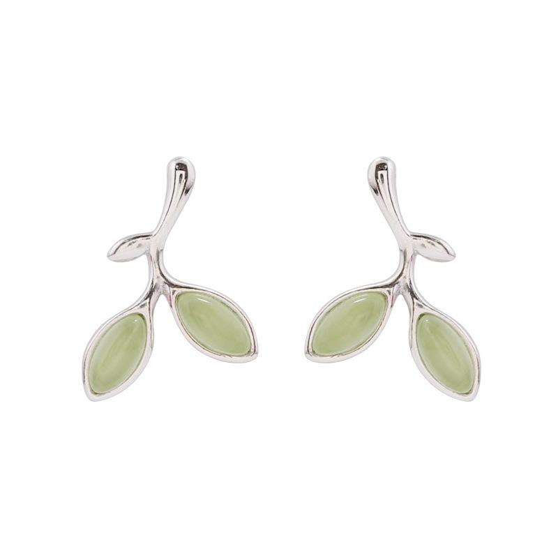 

Серьги-гвоздики в форме листьев опала Mori, женственные серьги, простые серьги в форме молодых листьев, свежий подарок девушке