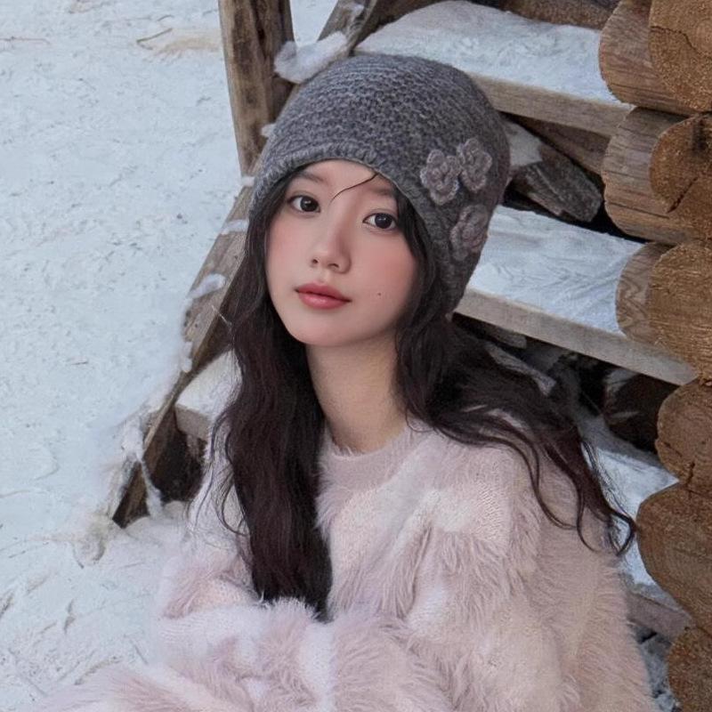 First snow! Grey cold flower cold hat atmosphere hat wool knitted hat winter new girl