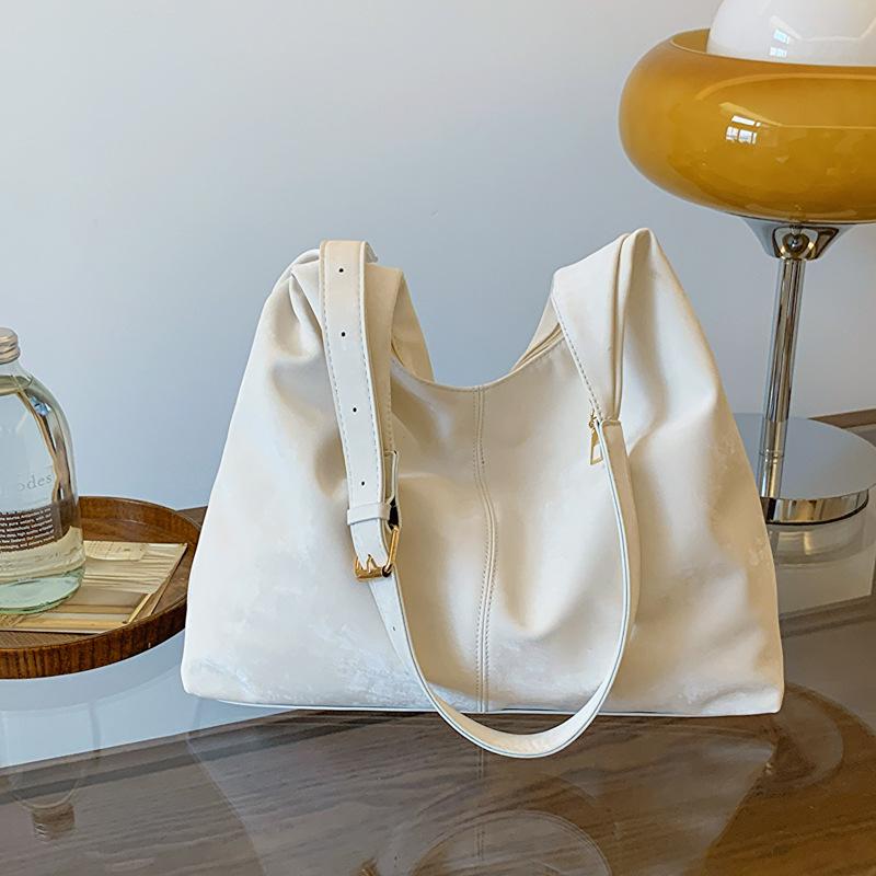 

Велика місткість в іноземному стилі, нова модна корейська версія 2024 року, модна модна суцільна кольорова жіноча сумка через плече для поїздок на роботу і роботу. бежевий