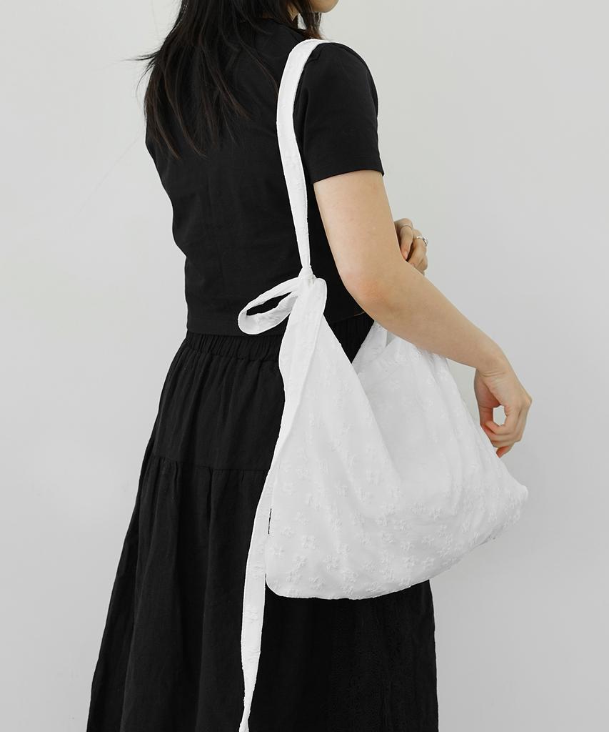 D.Lab Plum Pattern Ribbon Eco Bag - Flower Pattern White