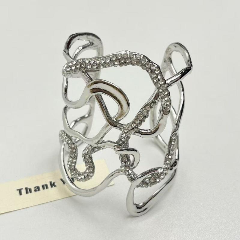 

Elegant Vintage European Fashion Metal Bracelet for Women Exquisite Open Design with Drill Embellishment Daily Accessory срібний