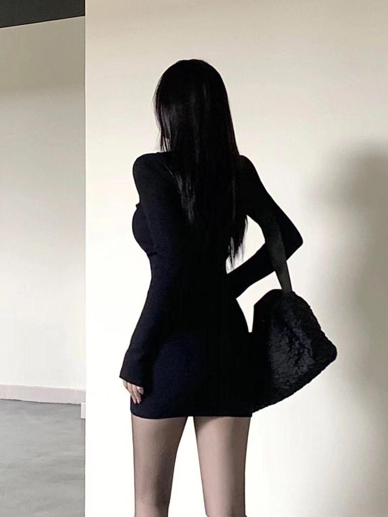 2026 Autumn/Winter Knit Slim-Fit Long Sleeve Little Black Dress