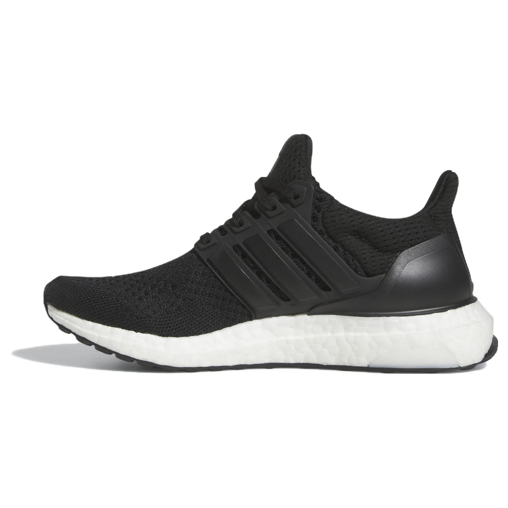

Кроссовки унисекс adidas UltraBoost 1.0 Limited Reflective 2015 Black Core-Black Running-White AQ5561
