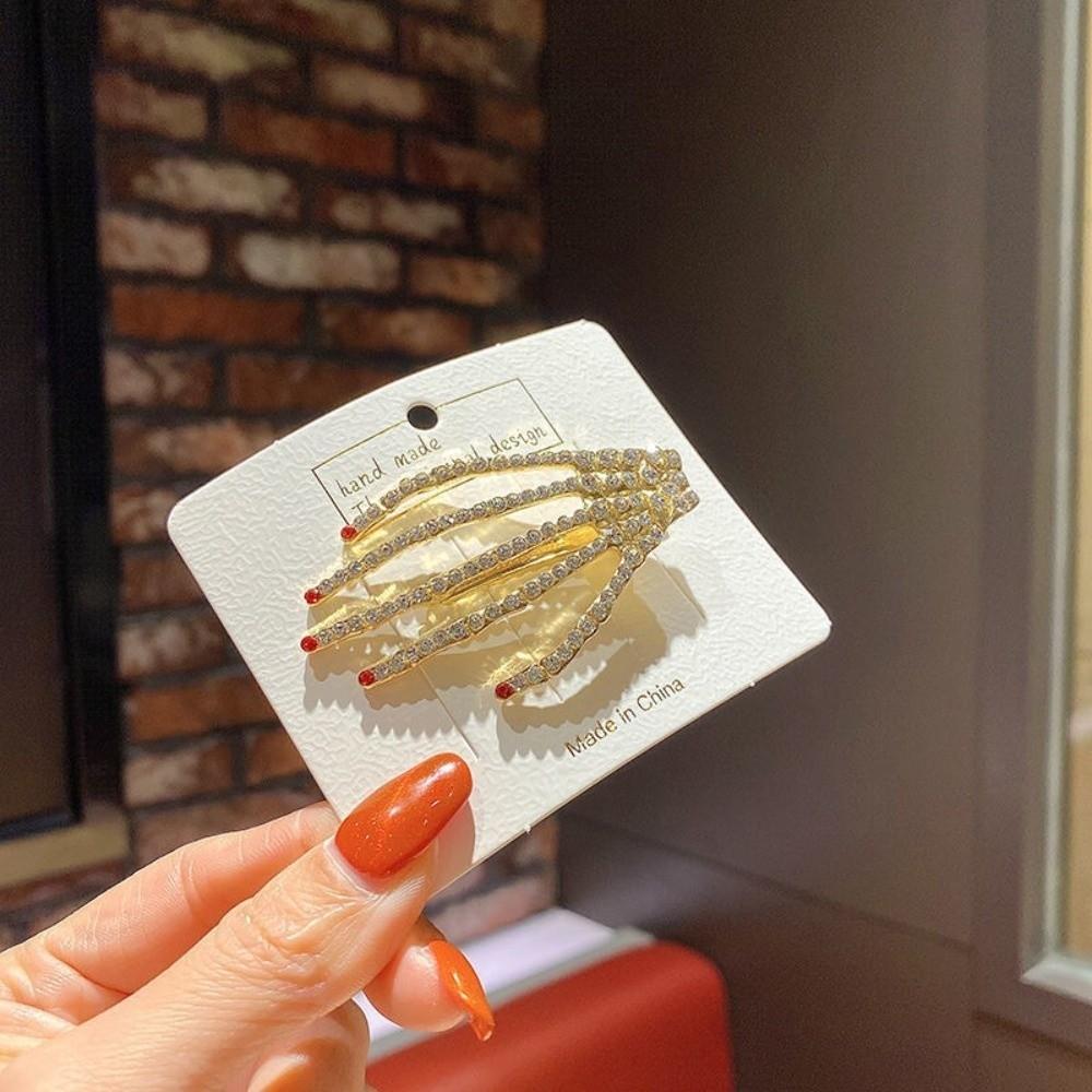 Retro Skeleton Hand Hair Clip Skull Skeleton Hand Headwear Bone Claw Hairpin Hair Accessories