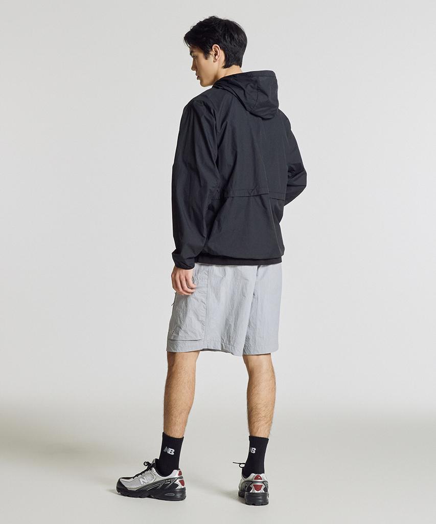 New Balance Nbnag21503 / Uni Air Ultraleichte Kapuzen-Windjacke (Schwarz)