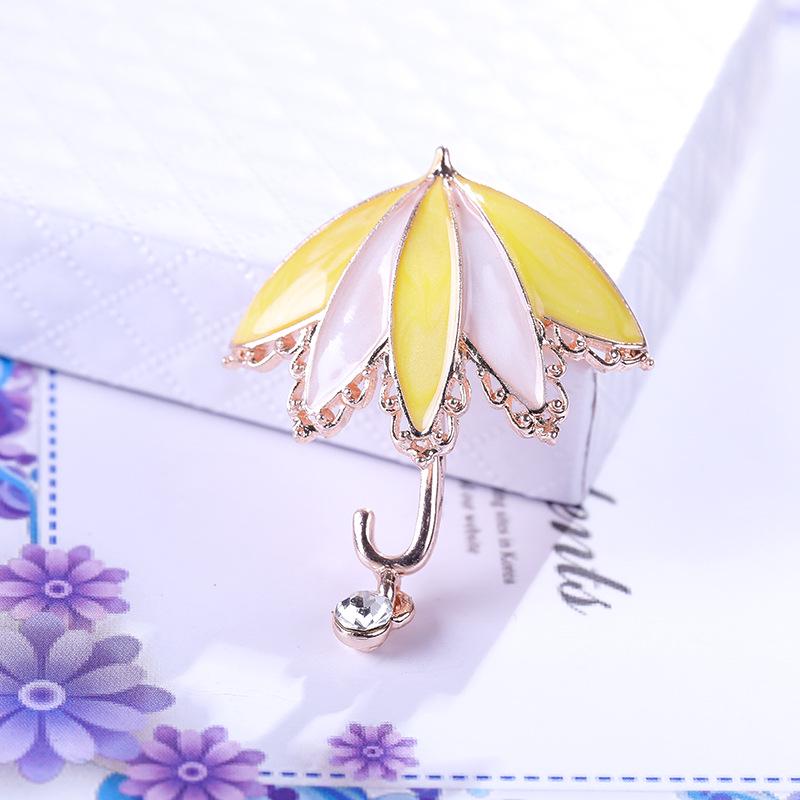 Elegant Women's Pearl & Rhinestone Cartoon Brooch Scarf Buckle with Diamond-Studded Alloy Corsage