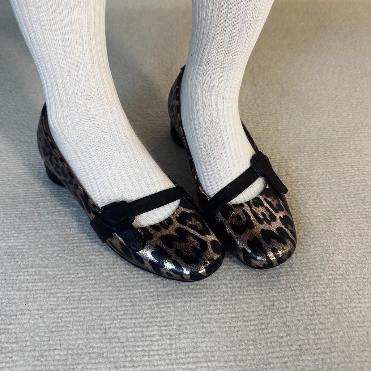 

[Spot] Leather retro round head leopard print single shoes light mouth versatile grandma shoes French Mary Jane shoes women s thick heel 39