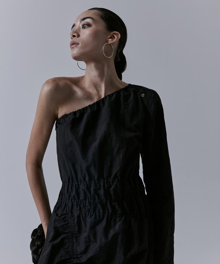 Teulimingbeodeu One-Shoulder Oblique Shirring One-Piece [ Black ]