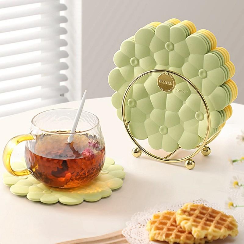 Silicone Heat Resistant Table Coaster With Nonslip Design For Home Use
