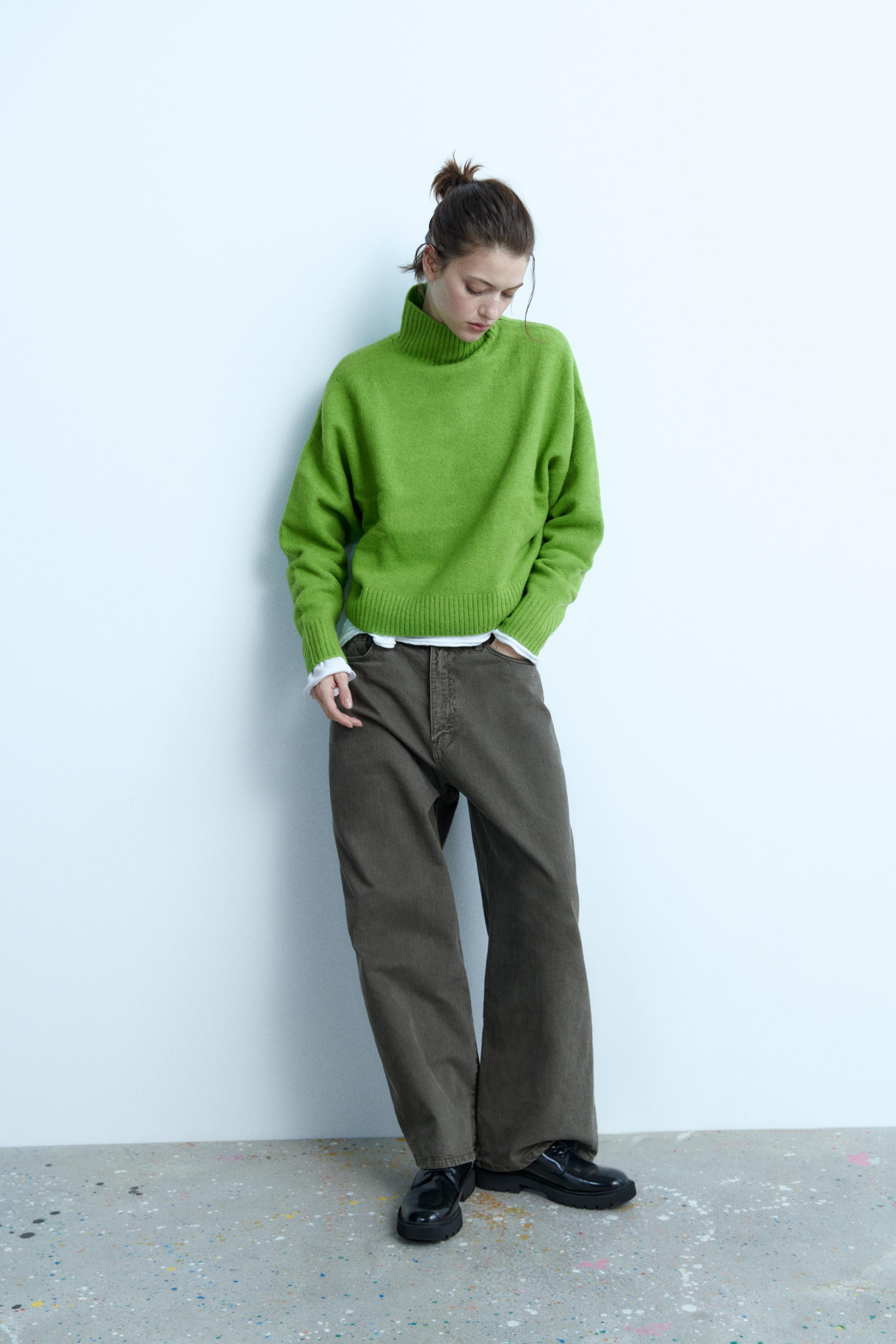 

МЯГКИЙ ТРИКОТАЖНЫЙ СВИТЕР