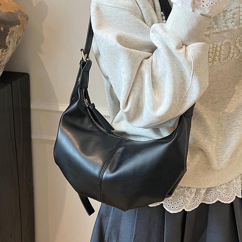 Frühling neues Produkt schlichte weiche Ledertextur Knödeltasche Nischendesign Pendler vielseitig lässige Umhängetasche für Damen