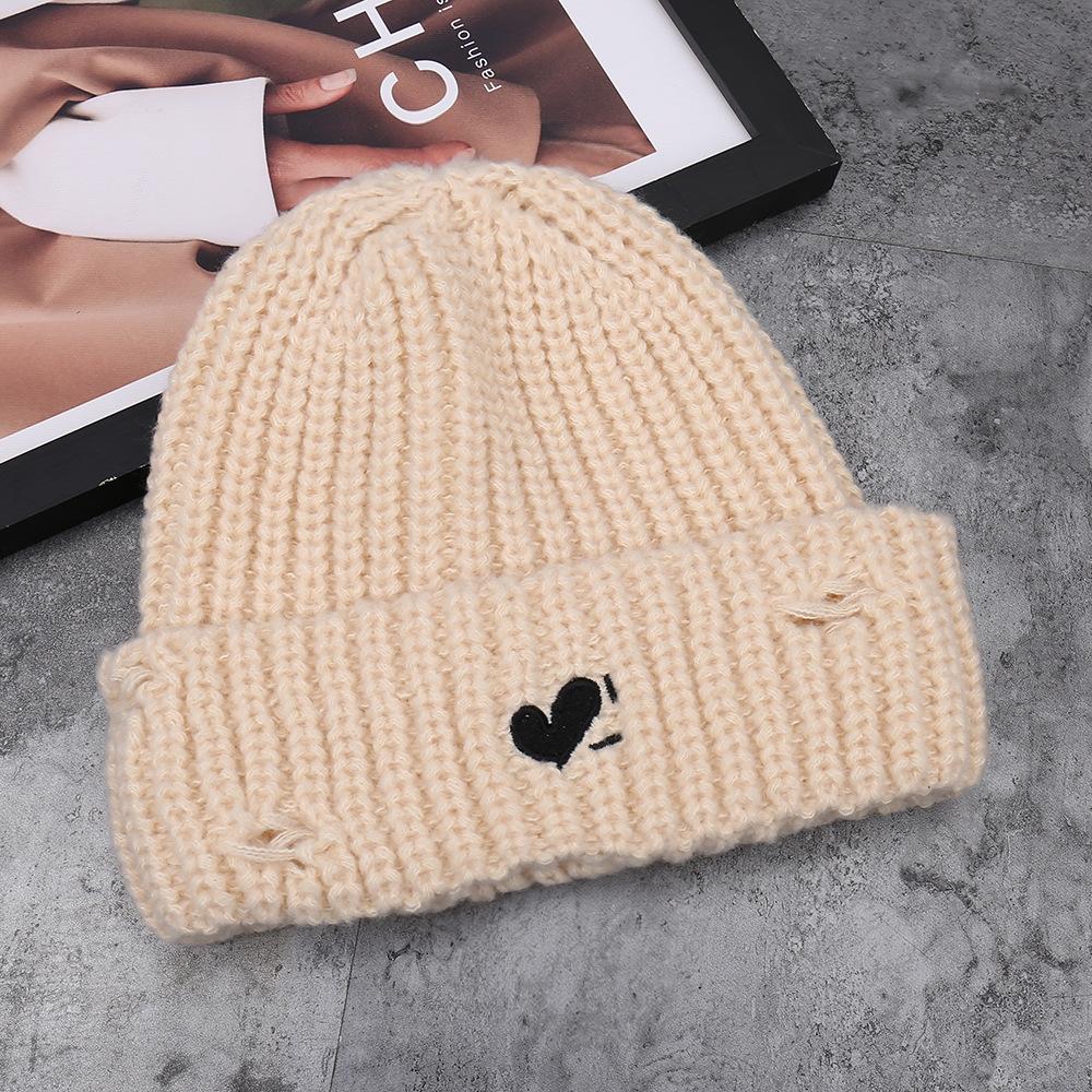 Fashion New Love Embroidery Decoration Versatile Solid Color Simple Knitted Hat Outdoor Travel Face Small Wool Hat