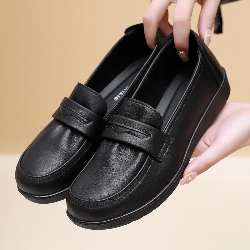 Fashion GKTINOO Women Flat Shoes Soft Genuine Leather Mother Shoes Comfort Casual Shoes Female Autumn Women Flats Loafers