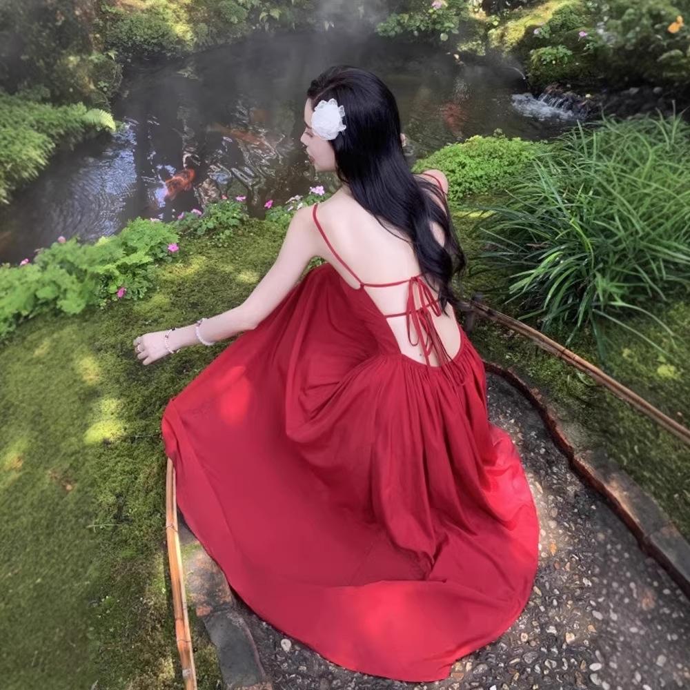 Yunnan Dali wears a French red suspender dress for women's sexy backless, suitable for seaside vacation photo skirts