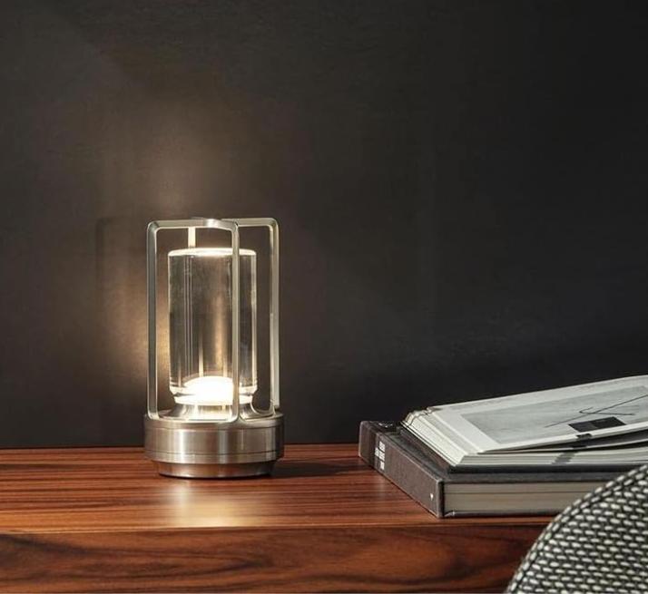 

Портативная металлическая настольная лампа для использования в помещении и на открытом воздухе, перезаряжаемая беспроводная светодиодная лампа, трехцветная, с бесконечной регулировкой яркости, работающая от батареек, маленькая настольная лампа серебряный