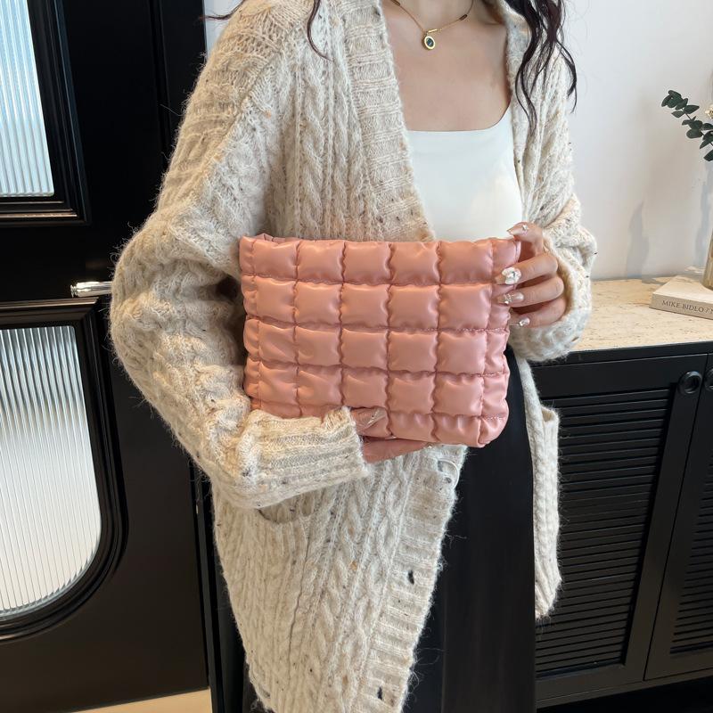 Cloud Embroidery Thread Large-Capacity Casual Pleated Makeup Bag, Convenient Storage Bag, Fashionable Foreign Style Clutch