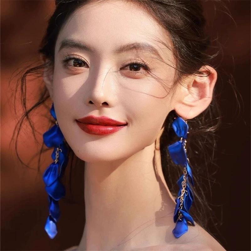 Retro Metallic Flower Tassel Stud Earrings – European American Style, Exaggerated Light Luxury Design
