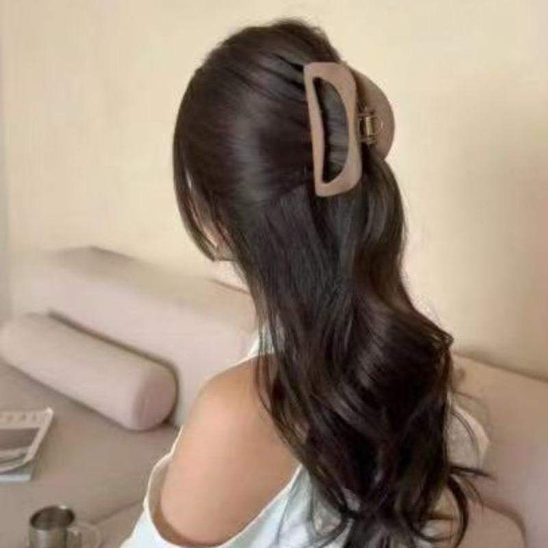Weicher Silikon-Haifisch-Clip - Sicher und drückt nicht auf den Kopf. Es ist eine hochwertige Haarnadel für den Hinterkopf, geeignet für Hochsteckfrisuren.