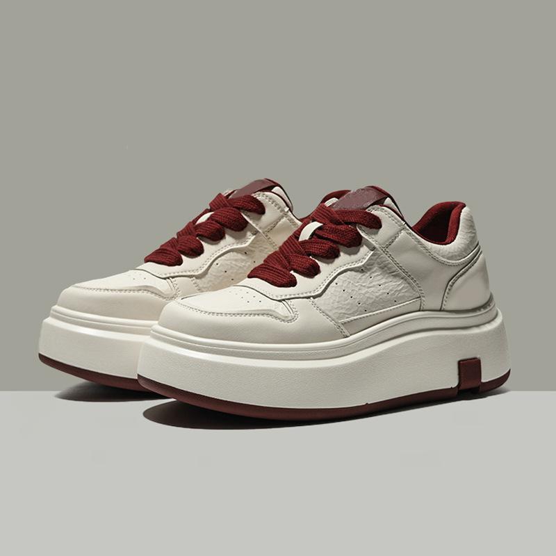 European station platform white shoes women's 2025 new versatile sports and leisure shoes heightening lace-up lightweight lace-up board shoes