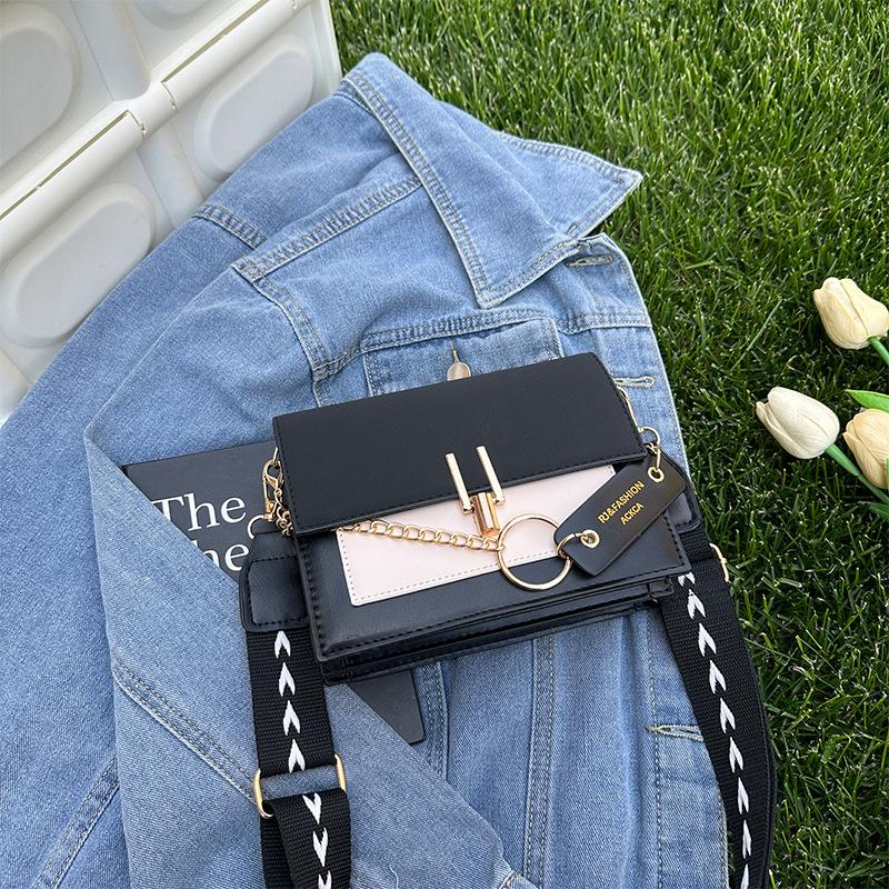 

One shoulder messenger bag small bag women s 2025 spring new fashion versatile foreign style small square bag