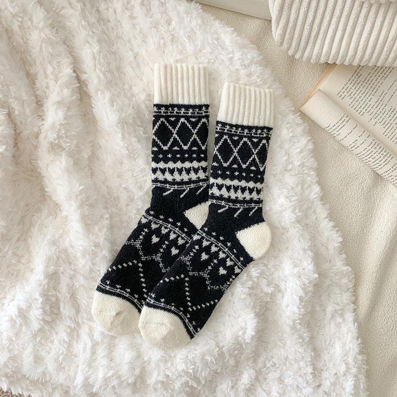Yuanrunjia Men's Extra Thick Fleece-Lined Winter Socks, Mid-Calf Plush Cashmere Terry Design