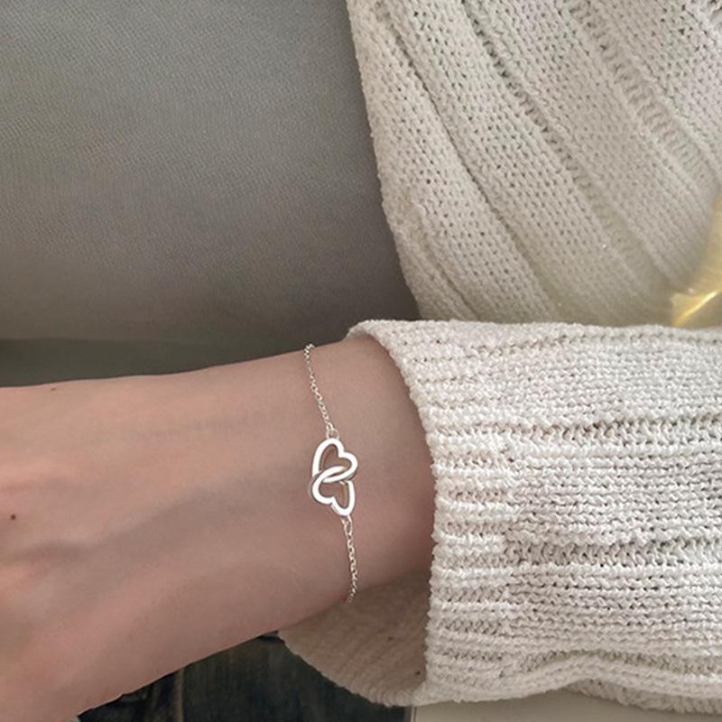 

Japanese-Korean Cold Style Metal Alloy Double Heart Bracelet for Women серебряный