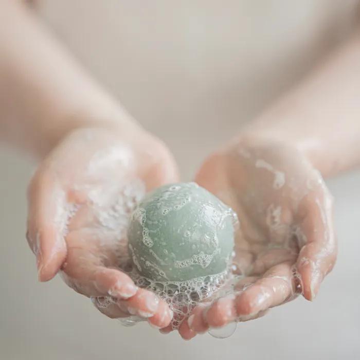 Erijeron All-in-One Vegane Schönheitskugel – Hanfsamen (Für alle Hauttypen geeignet, Feuchtigkeitsspendend)