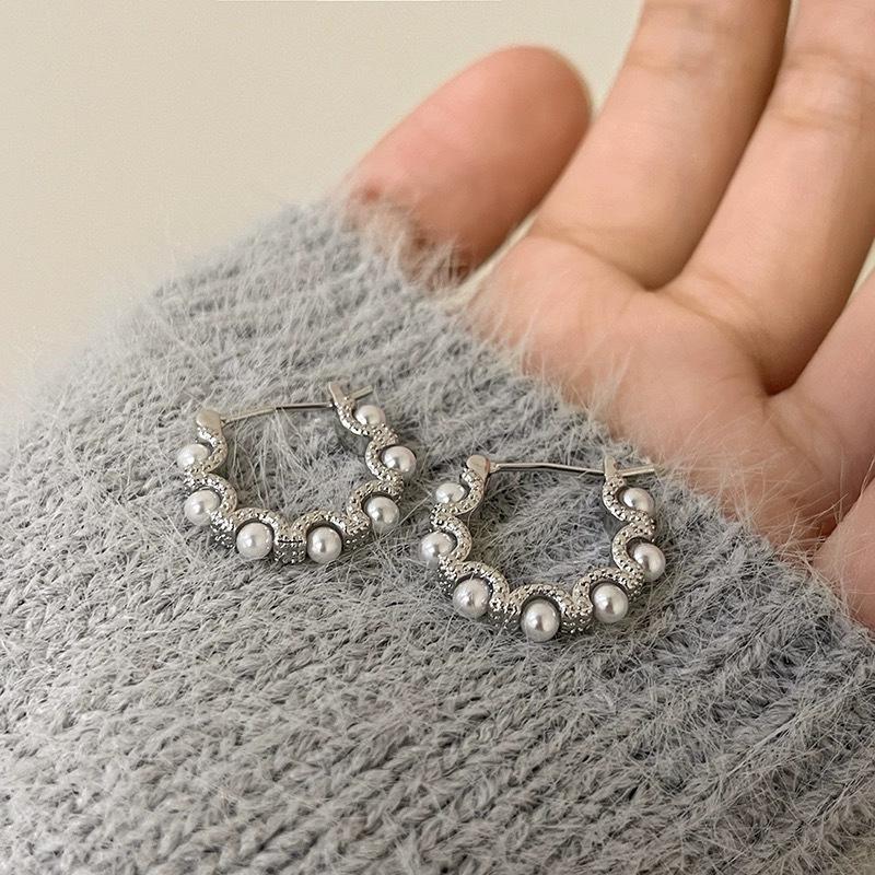 Female Retro Personality Unique Circle Earrings 1 pair of earrings