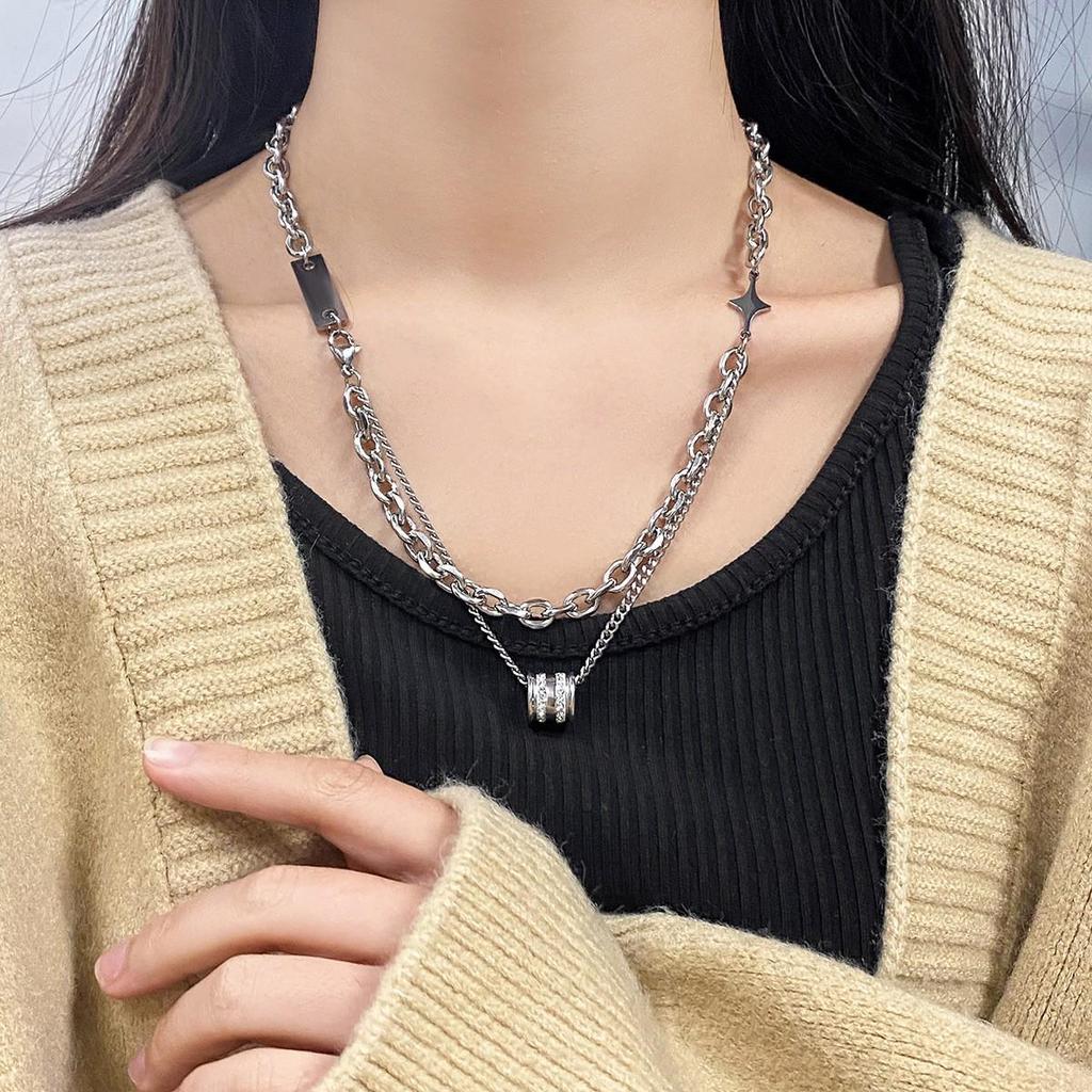 Schlanker Diamantring-Anhänger Titanstahl-Halskette: Unisex, Luxuriöser, Vielseitiger Schlüsselbeinketten-Schmuck