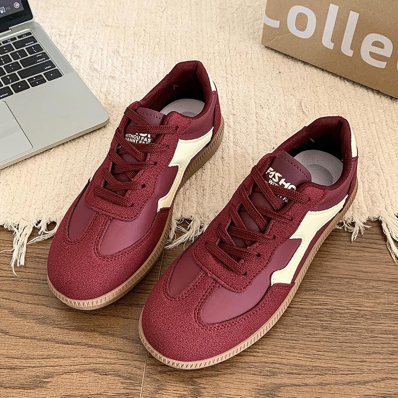 

Leather women s single shoes spring 2025 new fashion board shoes versatile student feet small flat casual sports shoes 36 бордовый