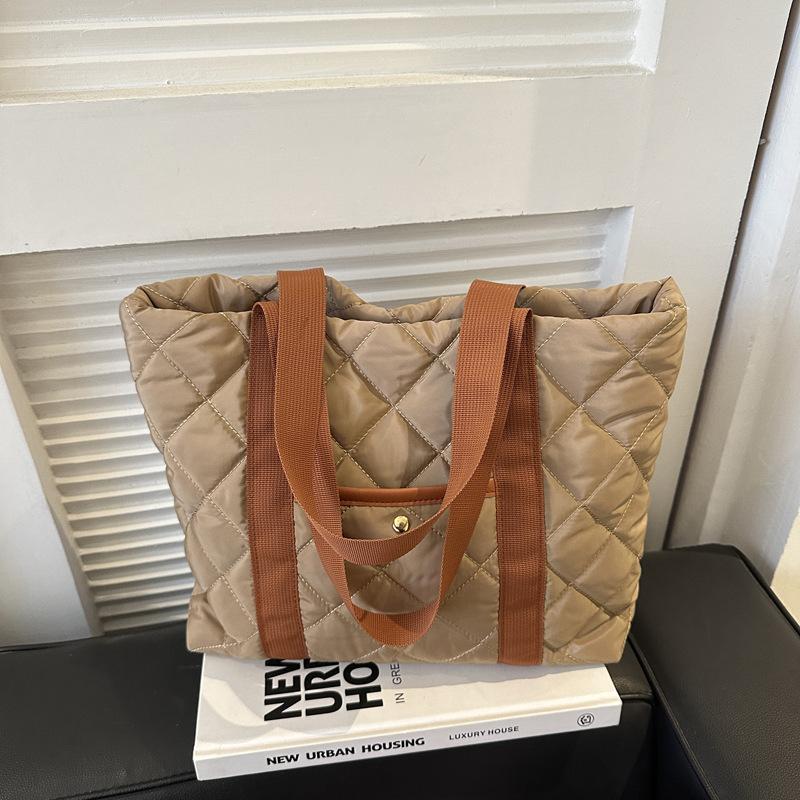 

Вместительная пуховая сумка женская новая трендовая нишевая на плечо кроссбоди универсальная сумка-тоут сумка-тоут хаки