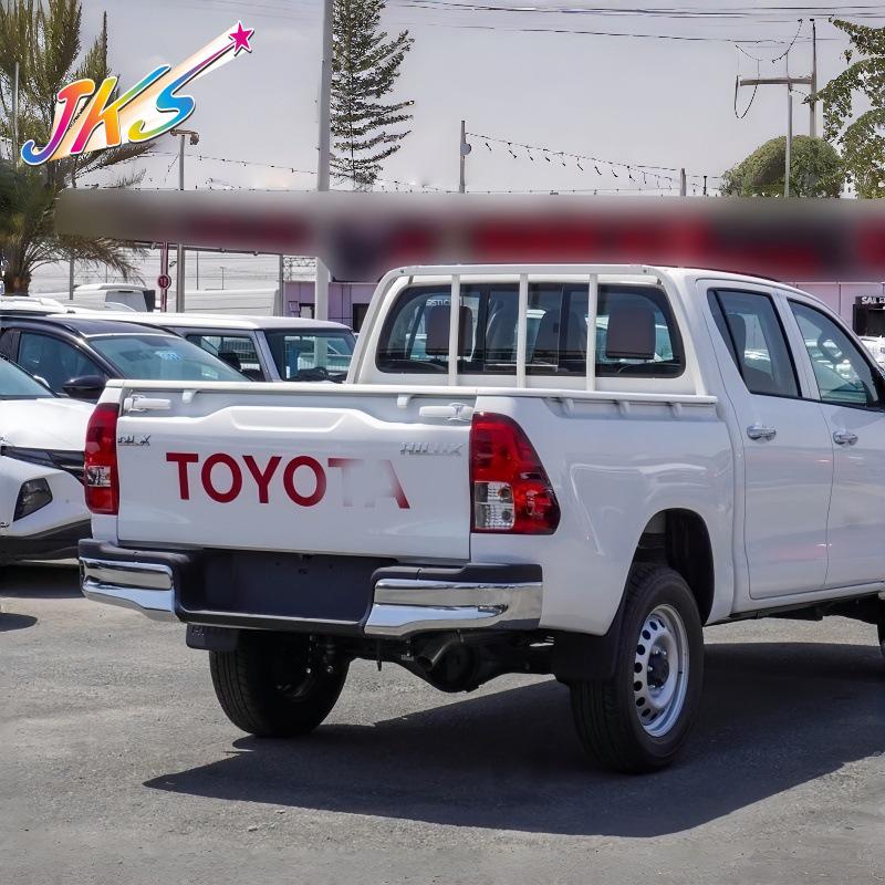 Naklejki z literami na tylną klapę Toyoty Hilux - Dekoracyjne naklejki do pickupów