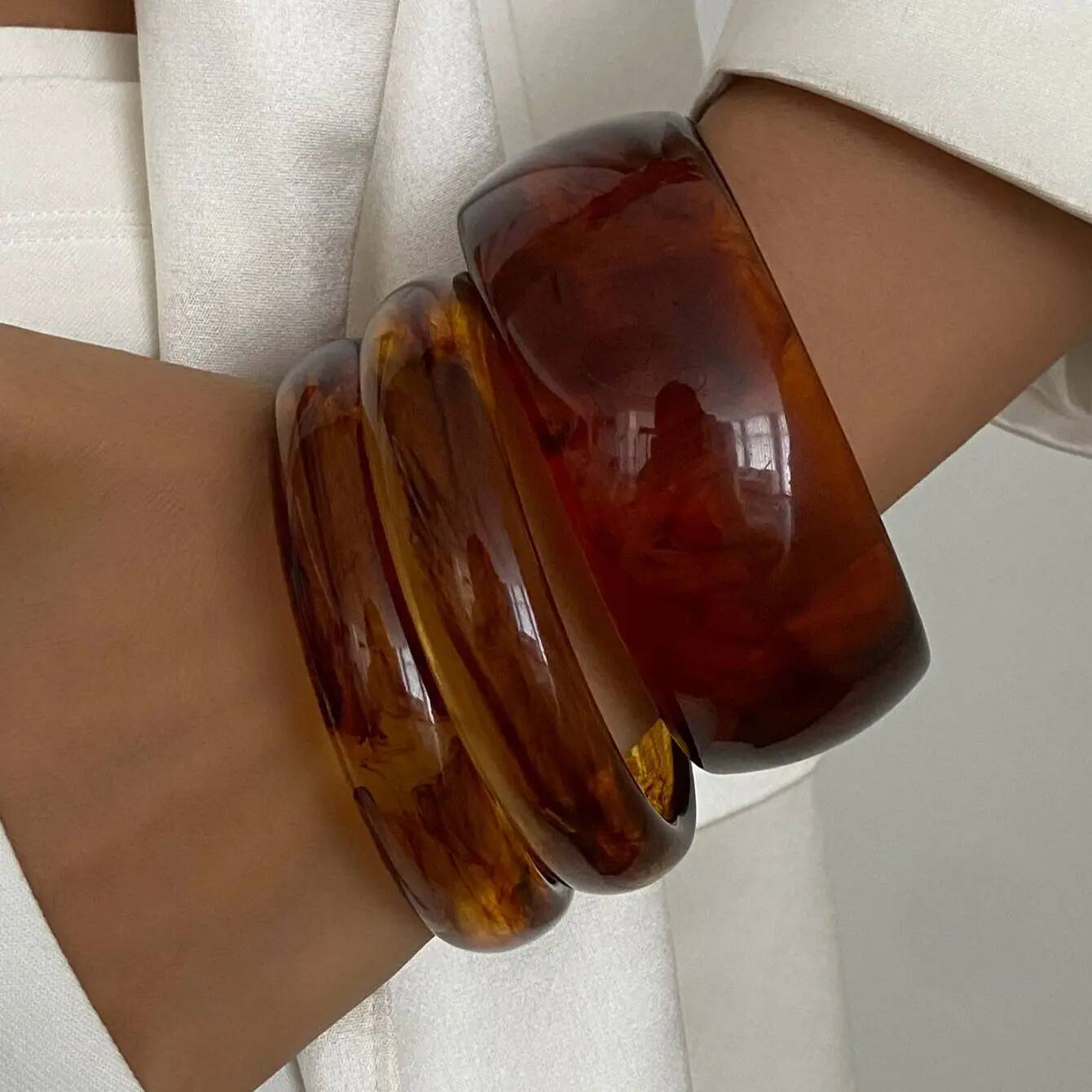 

Ingemark 3Pcs/Set Vintage Brown Resin Bracelets Women New Trend Boho Stacking Up Charm Bangles Daily Party Jewelry Accessories янтарь