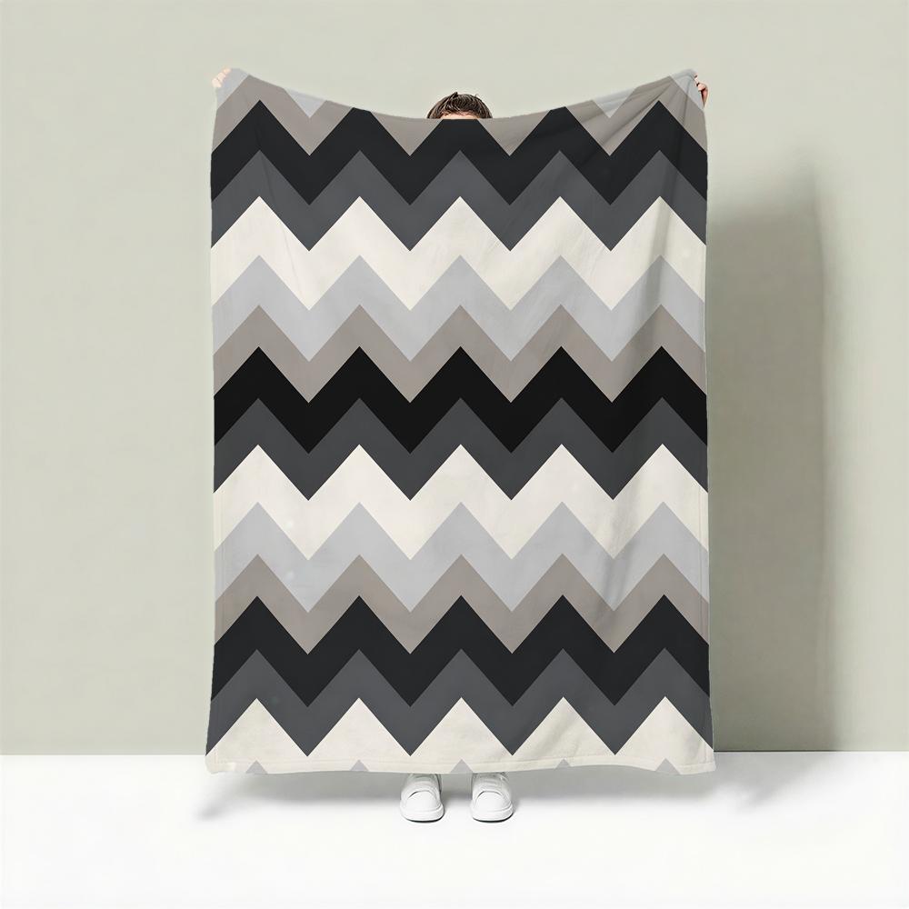 Retrozigzagstripe Throw Lightweight 240G Flannel Blanket Soft Skin-Friendly For Summer Cooling