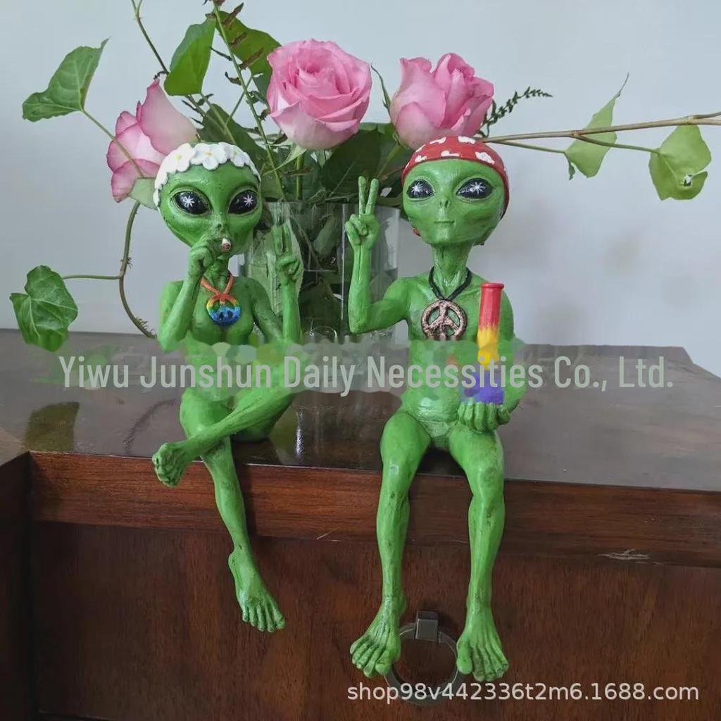 Alien UFO Outdoor Garden Gnome Statue Ornament