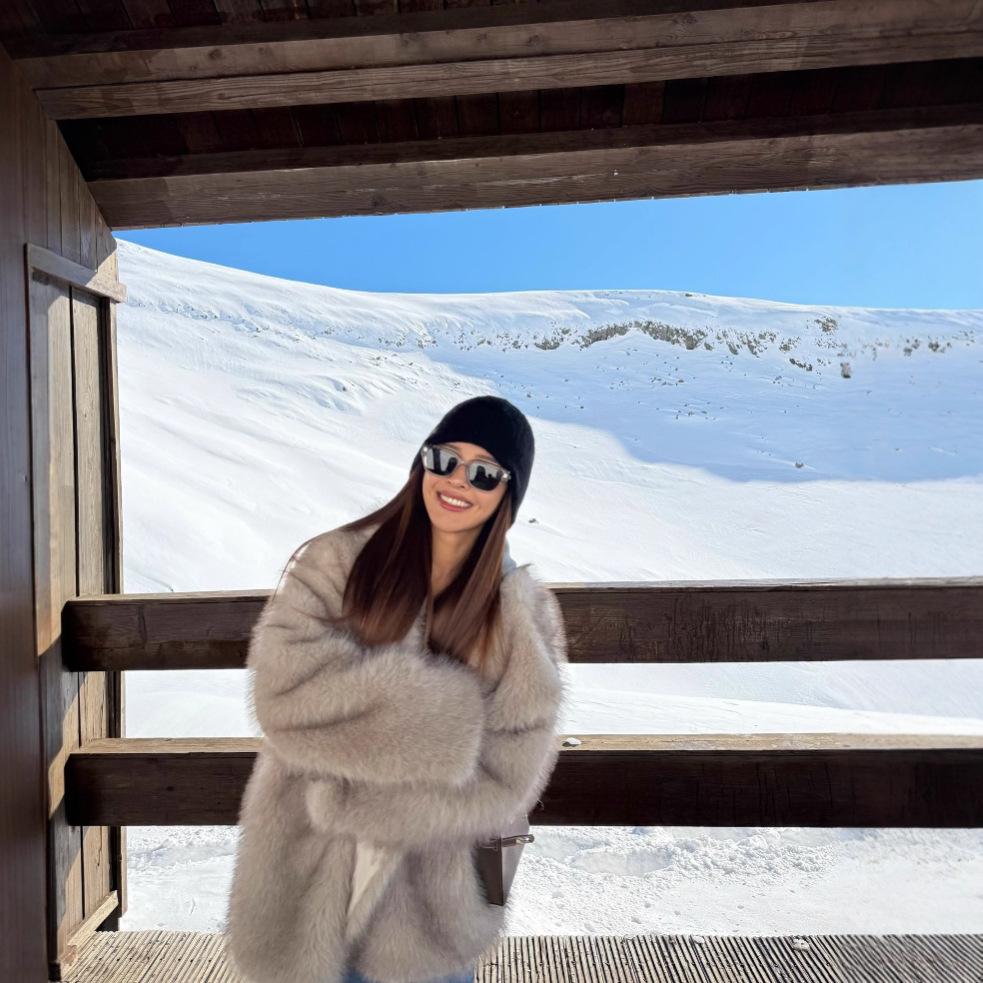 New lazy wind fluffy fox fur coat loose and versatile fashion medium and long imitation fur coat women