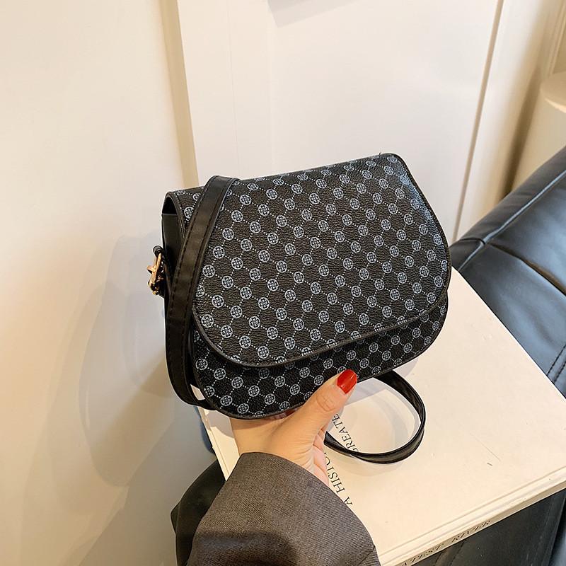 

Fashionable Shoulder Bag Stylish Retro Crossbody Bag For Women In Black White Pink Blue синій