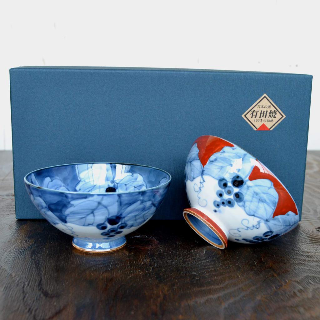 Tebollegave Arita Fuchino kommer i en kosmetikk laget i Japan Pargave, par, eske, stilig, varer, druer, eske,