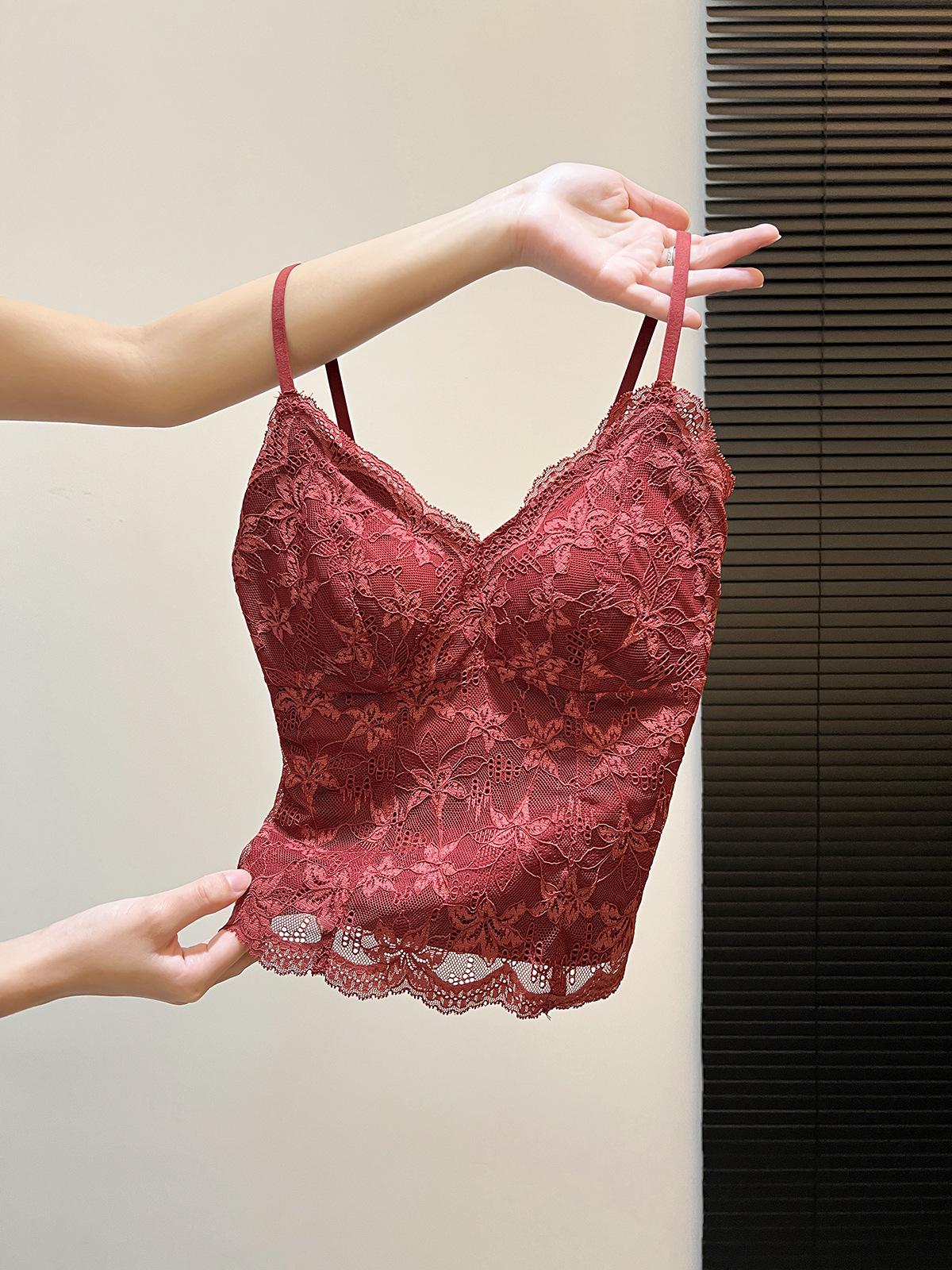 

Elegant V-Neck Lace Camisole with Beautiful Back Strap and Waist-Cinching Design for All Seasons S червоний