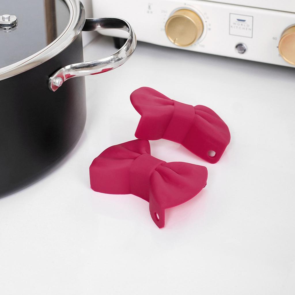 2 Pieces Silicone Finger Protector Heat Insulation Clip Silicone Bowknot Clip Oven Gloves for Safe Cooking and Baking